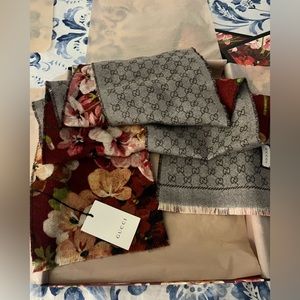Gucci double sided Wool scarf 69x8